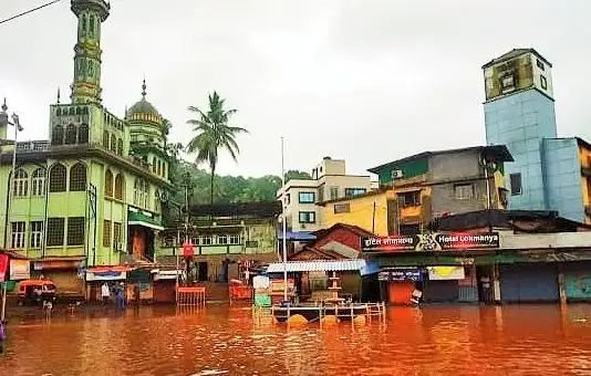 राजापूरात अर्जुना, कोदवली नद्यांना पूर; शहराला पाण्याचा वेढा 