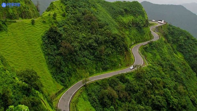 आंबा घाटातील रस्ता वाहतुकीसाठी धोकादायक